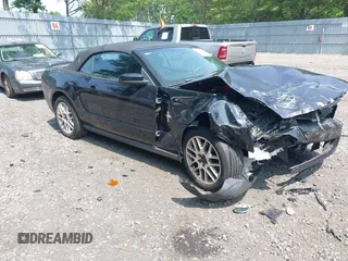 2012 Ford Mustang V6 с VIN 1ZVBP8EM9C5220207, выставлен на аукционе IAAI как лот 42484243 с пробегом Не указан миль и . История ставок и продаж доступна на DreamBid. Изображение 1.