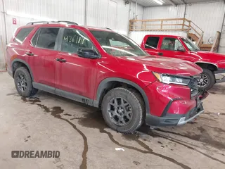 2024 Honda Pilot TrailSport with VIN 5FNYG1H62RB015787, listed as a IAAI auction lot 41261818 with 39,324 mi miles. Bid and sale history available at carsss.com. Image 1.