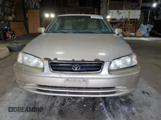 2001 Toyota Camry CE z VIN 4T1BG28K71U783281, wystawiony jako Copart lot #56876585 z przebiegiem 110 735 mil mil oraz Czysty tytuł • Clean title. Historia ofert i sprzedaży dostępna na DreamBid. Obrazek 5.