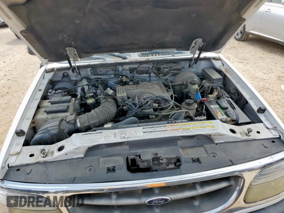 2001 Ford Explorer XLT with VIN 1FMZU63PX1ZA30705, listed as a Copart auction lot 57918865 with 233,418 mi miles and Clean title. Bid and sale history available at DreamBid. Image 12.