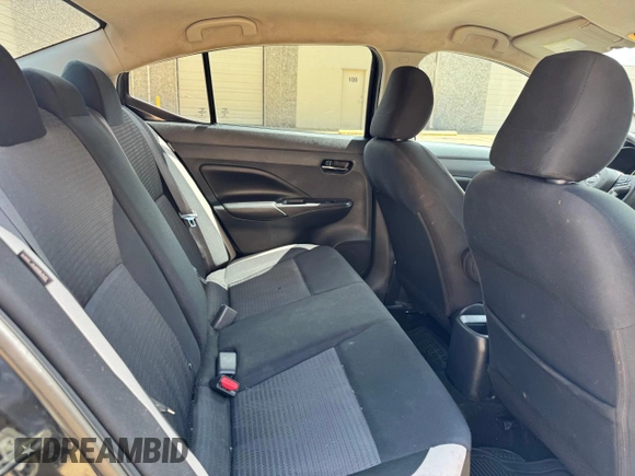 2020 Nissan Versa SV z VIN 3N1CN8EV3LL838731, wystawiony jako Copart lot #58837595 z przebiegiem 99 861 mil mil oraz Czysty tytuł • Clean title. Historia ofert i sprzedaży dostępna na DreamBid. Obrazek 6.