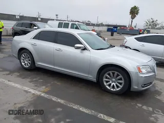 2012 Chrysler 300 Limited z VIN 2C3CCACG6CH309558, wystawiony jako IAAI lot #42499372 z przebiegiem 145 414 mil mil oraz . Historia ofert i sprzedaży dostępna na DreamBid. Obrazek 1.