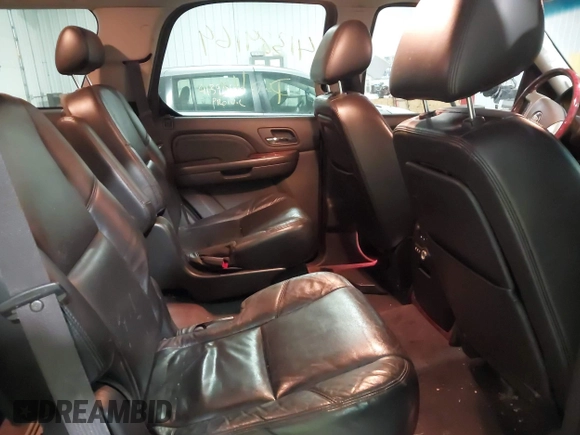 2010 Cadillac Escalade Luxury z VIN 1GYUKBEF8AR271903, wystawiony jako IAAI lot #41389169 z przebiegiem 161 364 mil mil oraz . Historia ofert i sprzedaży dostępna na DreamBid. Obrazek 8.