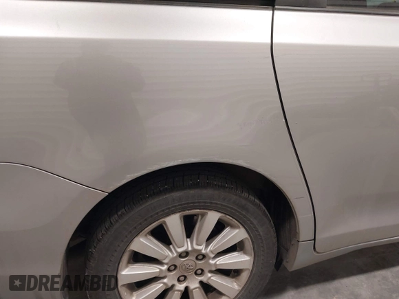 2011 Toyota Sienna XLE z VIN 5TDDK3DC4BS003792, wystawiony jako IAAI lot #41762481 z przebiegiem 201 051 mil mil oraz . Historia ofert i sprzedaży dostępna na DreamBid. Obrazek 17.