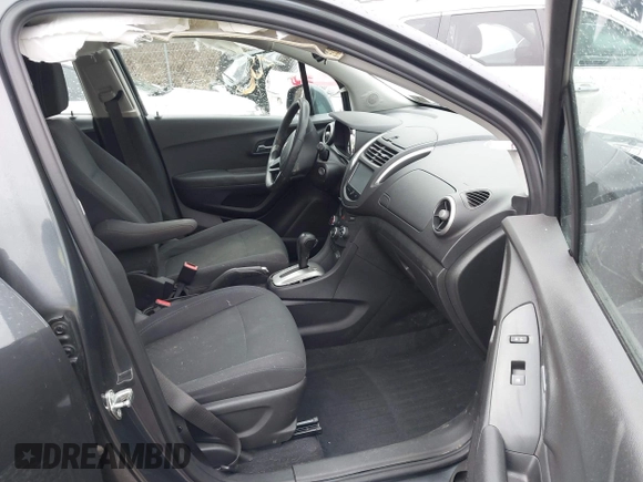 2016 Chevrolet Trax LS with VIN 3GNCJNSB8GL233537, listed as a IAAI auction lot 41574936 with 101,301 mi miles. Bid and sale history available at carsss.com. Image 5.