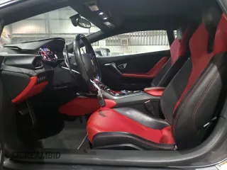 2017 Lamborghini Huracan z VIN ZHWUC2ZF8HLA06662, wystawiony jako Copart lot #79486704 z przebiegiem 41 899 mil mil oraz Tytuł czysty. Historia ofert i sprzedaży dostępna na DreamBid. Obrazek 7.