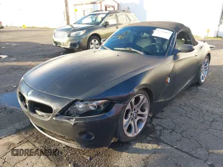 2004 BMW Z4 2.5i z VIN 4USBT33544LS51157, wystawiony jako IAAI lot #41343067 z przebiegiem 151 267 mil mil oraz . Historia ofert i sprzedaży dostępna na DreamBid. Obrazek 6.