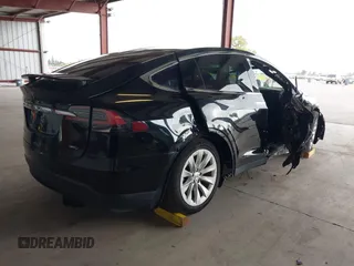 2017 Tesla Model X 90D z VIN 5YJXCAE21HF041207, wystawiony jako IAAI lot #41766065 z przebiegiem Nie podano mil oraz . Historia ofert i sprzedaży dostępna na DreamBid. Obrazek 4.