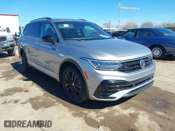 2022 Volkswagen Tiguan SE R-Line Black z VIN 3VVCB7AX4NM008121, wystawiony jako IAAI lot #41671382 z przebiegiem 71 674 mil mil oraz . Historia ofert i sprzedaży dostępna na DreamBid. Obrazek 1.