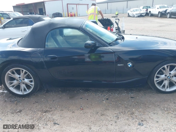 2008 BMW Z4 3.0i with VIN 4USBU33548LW76221, listed as a IAAI auction lot 41979057 with 102,879 mi miles. Bid and sale history available at carsss.com. Image 13.