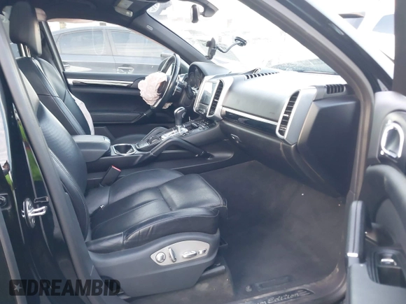 2017 Porsche Cayenne with VIN WP1AA2A29HKA86226, listed as a IAAI auction lot 40999976 with 55,883 mi miles. Bid and sale history available at carsss.com. Image 5.