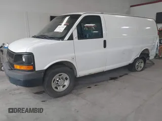 2013 Chevrolet Express Cargo z VIN 1GCWGFBA8D1101785, wystawiony jako IAAI lot #42617920 z przebiegiem 164 366 mil mil oraz . Historia ofert i sprzedaży dostępna na DreamBid. Obrazek 17.