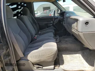 2003 Chevrolet Silverado 1500HD LS z VIN 1GCGC13U33F194292, wystawiony jako Copart lot #57865835 z przebiegiem 237 989 mil mil oraz Szkoda całkowita • Salvage title. Historia ofert i sprzedaży dostępna na DreamBid. Obrazek 7.
