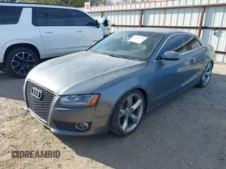 2012 Audi A5 Premium Plus z VIN WAULFAFR3CA026756, wystawiony jako IAAI lot #41824538 z przebiegiem 60 304 mil mil oraz . Historia ofert i sprzedaży dostępna na DreamBid. Obrazek 2.