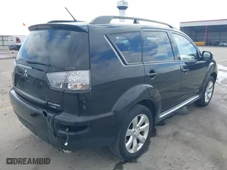 2010 Mitsubishi Outlander XLS with VIN JA4JT4AX6AZ002549, listed as a IAAI auction lot 41669290 with 136,757 mi miles. Bid and sale history available at carsss.com. Image 4.