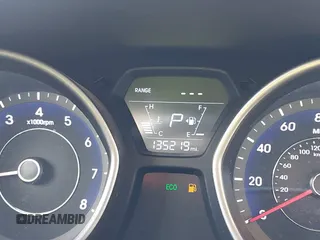 2015 Hyundai Elantra SE z VIN 5NPDH4AE7FH570097, wystawiony jako IAAI lot #41577252 z przebiegiem 135 219 mil mil oraz . Historia ofert i sprzedaży dostępna na DreamBid. Obrazek 7.