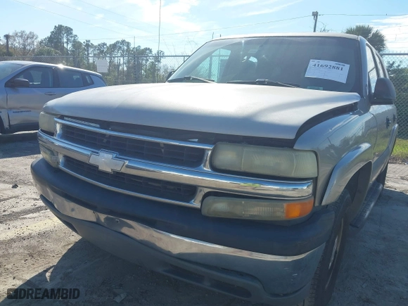 2002 Chevrolet Tahoe LT with VIN 1GNEC13Z72R281538, listed as a IAAI auction lot 41692881 with 188,140 mi miles. Bid and sale history available at carsss.com. Image 6.