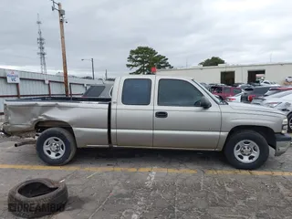 2002 Chevrolet Silverado 1500 LS with VIN 1GCEC19W12Z120303, listed as a IAAI auction lot 41269996 with 185,809 mi miles. Bid and sale history available at carsss.com. Image 13.