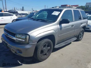 2007 Chevrolet TrailBlazer LT with VIN 1GNDS13S872111416, listed as a IAAI auction lot 41823518 with 143,628 mi miles. Bid and sale history available at carsss.com. Image 2.