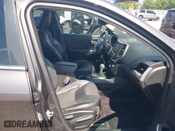 2018 Jeep Cherokee Latitude Plus с VIN 1C4PJLLBXJD553016, выставлен на аукционе IAAI как лот 42254055 с пробегом 239 381 миль миль и . История ставок и продаж доступна на DreamBid. Изображение 5.