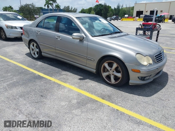 2005 Mercedes-Benz C 230 Kompressor с VIN WDBRF40J75A783792, выставлен на аукционе IAAI как лот 42772016 с пробегом 137 891 миль миль и . История ставок и продаж доступна на DreamBid. Изображение 1.