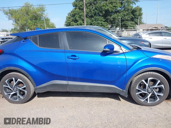 2018 Toyota C-HR XLE z VIN NMTKHMBX7JR004448, wystawiony jako IAAI lot #42785933 z przebiegiem 112 115 mil mil oraz . Historia ofert i sprzedaży dostępna na DreamBid. Obrazek 13.