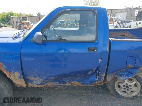 1994 Dodge Dakota z VIN 1B7GG26X5RW145863, wystawiony jako IAAI lot #42345217 z przebiegiem 117 441 mil mil oraz . Historia ofert i sprzedaży dostępna na DreamBid. Obrazek 6.
