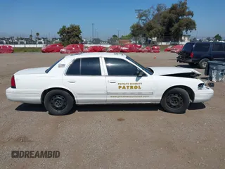 2010 Ford Police Interceptor z VIN 2FABP7BVXAX124727, wystawiony jako IAAI lot #42543692 z przebiegiem 195 759 mil mil oraz . Historia ofert i sprzedaży dostępna na DreamBid. Obrazek 14.