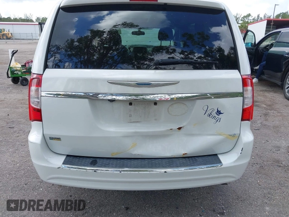 2016 Chrysler Town & Country Touring with VIN 2C4RC1BG8GR293872, listed as a IAAI auction lot 41948314 with 194,780 mi miles. Bid and sale history available at carsss.com. Image 6.