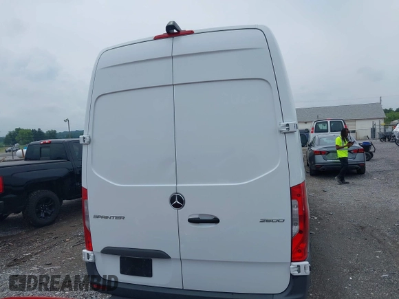 2020 Mercedes-Benz Sprinter Cargo Cargo with VIN W1Y40CHYXLT034958, listed as a IAAI auction lot 39915952 with 182,384 mi miles and . Bid and sale history available at carsss.com. Image 16.