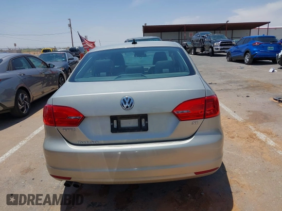 2014 Volkswagen Jetta SE with VIN 3VWD17AJ2EM314622, listed as a IAAI auction lot 42358394 with 105,654 mi miles and . Bid and sale history available at DreamBid. Image 16.