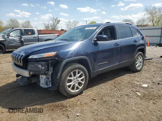 2015 Jeep Cherokee Latitude z VIN 1C4PJMCS0FW583045, wystawiony jako Copart lot #53901165 z przebiegiem 142 431 mil mil oraz Szkoda całkowita • Salvage title. Historia ofert i sprzedaży dostępna na DreamBid. Obrazek 1.
