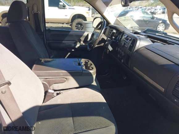 2008 Chevrolet Silverado 1500 LT w/1LT with VIN 3GCEK13J18G236402, listed as a IAAI auction lot 41659037 with 206,368 mi miles. Bid and sale history available at carsss.com. Image 5.