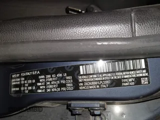 2020 Jeep Renegade Latitude with VIN ZACNJBBB1LPL32957, listed as a IAAI auction lot 41380977 with 199,922 mi miles. Bid and sale history available at carsss.com. Image 9.