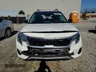 2023 Kia Seltos S z VIN KNDEU2AA5P7384758, wystawiony jako Copart lot #43904855 z przebiegiem 48 559 mil mil oraz Szkoda całkowita • Salvage title. Historia ofert i sprzedaży dostępna na DreamBid. Obrazek 11.
