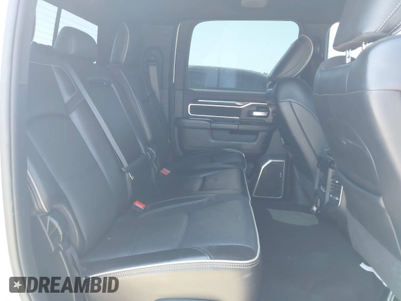 2019 Ram 2500 Laramie z VIN 3C6UR5NL2KG718789, wystawiony jako IAAI lot #42046325 z przebiegiem 54 965 mil mil oraz . Historia ofert i sprzedaży dostępna na DreamBid. Obrazek 8.