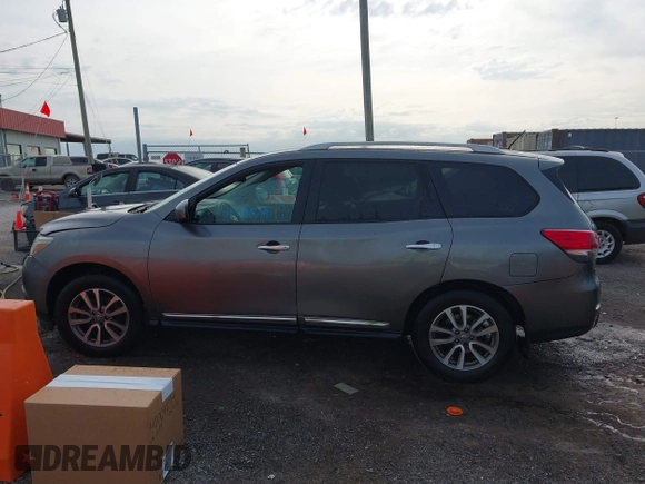 2016 Nissan Pathfinder SV with VIN 5N1AR2MN9GC629224, listed as a IAAI auction lot 42069279 with 172,227 mi miles. Bid and sale history available at carsss.com. Image 14.
