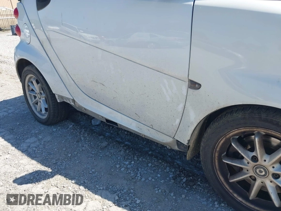 2015 Smart fortwo Passion z VIN WMEEJ3BA4FK791268, wystawiony jako IAAI lot #42496547 z przebiegiem 257 540 mil mil oraz . Historia ofert i sprzedaży dostępna na DreamBid. Obrazek 6.