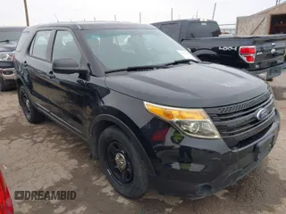 2015 Ford Utility Police Interceptor with VIN 1FM5K8AR3FGB03565, listed as a IAAI auction lot 41572068 with 132,092 mi miles. Bid and sale history available at carsss.com. Image 1.