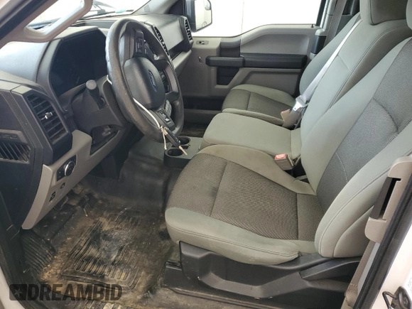 2018 Ford F-150 XL z VIN 1FTFX1E58JFE23648, wystawiony jako Copart lot #57620735 z przebiegiem 138 554 mil mil oraz Czysty tytuł • Clean title. Historia ofert i sprzedaży dostępna na DreamBid. Obrazek 7.