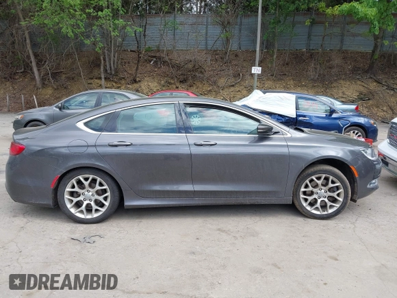 2015 Chrysler 200 C z VIN 1C3CCCEG4FN512713, wystawiony jako IAAI lot #42285227 z przebiegiem 109 379 mil mil oraz . Historia ofert i sprzedaży dostępna na DreamBid. Obrazek 13.