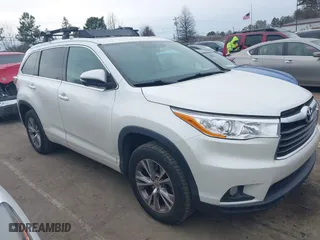 2014 Toyota Highlander XLE with VIN 5TDKKRFH2ES010070, listed as a IAAI auction lot 41379778 with 123,841 mi miles. Bid and sale history available at carsss.com. Image 1.