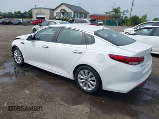 2018 Kia Optima S z VIN 5XXGT4L36JG233495, wystawiony jako IAAI lot #42284838 z przebiegiem 67 323 mil mil oraz . Historia ofert i sprzedaży dostępna na DreamBid. Obrazek 3.