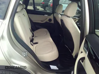 2021 BMW X1 sDrive28i z VIN WBXJG7C09M5U26043, wystawiony jako IAAI lot #36062187 z przebiegiem 14 844 mil mil oraz . Historia ofert i sprzedaży dostępna na DreamBid. Obrazek 8.