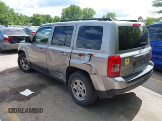 2014 Jeep Patriot Altitude z VIN 1C4NJPBA8ED789242, wystawiony jako IAAI lot #42349465 z przebiegiem 150 835 mil mil oraz . Historia ofert i sprzedaży dostępna na DreamBid. Obrazek 3.