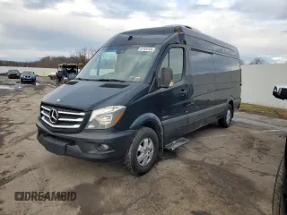 2015 Mercedes-Benz Sprinter Passenger with VIN WDZPE8CC5F5976078, listed as a Copart auction lot 87426104 with 61,098 mi miles and Salvage Title. Bid and sale history available at carsss.com. Image 1.