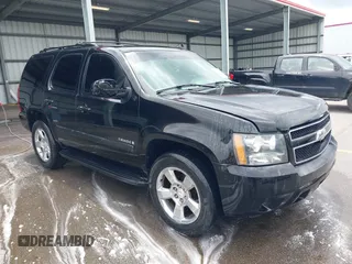 2007 Chevrolet Tahoe LTZ z VIN 1GNFC13J77R152933, wystawiony jako IAAI lot #42398610 z przebiegiem 246 362 mil mil oraz . Historia ofert i sprzedaży dostępna na DreamBid. Obrazek 1.