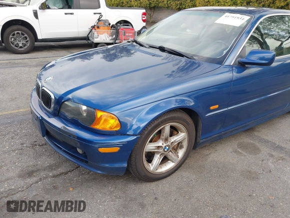 2001 BMW 3 Series 325Ci with VIN WBABN33401JW55892, listed as a IAAI auction lot 41751934 with 1 mi miles. Bid and sale history available at carsss.com. Image 17.