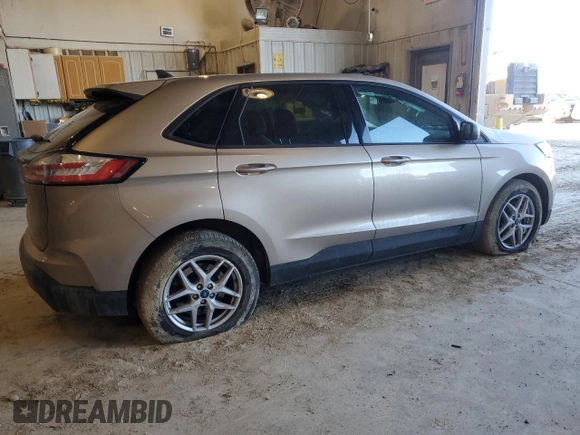 2021 Ford Edge SE with VIN 2FMPK4G96MBA23884, listed as a Copart auction lot 45997735 with 129,558 mi miles and Salvage title. Bid and sale history available at DreamBid. Image 3.