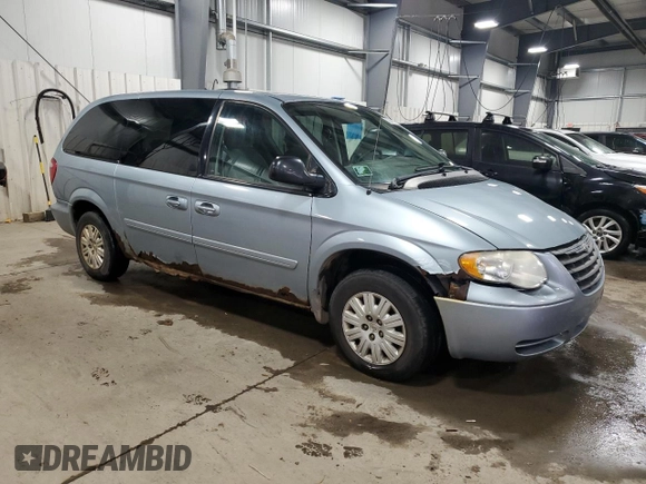 2006 Chrysler Town & Country LWB LX with VIN 2A4GP44R46R601270, listed as a Copart auction lot 82840634 with 287,266 mi miles and Salvage Title. Bid and sale history available at carsss.com. Image 4.